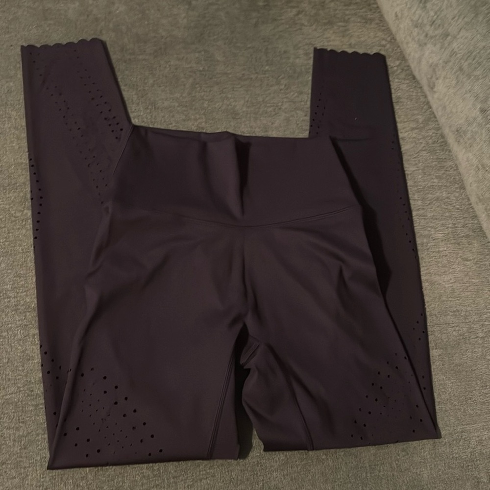 Artie offline peekaboo leggings